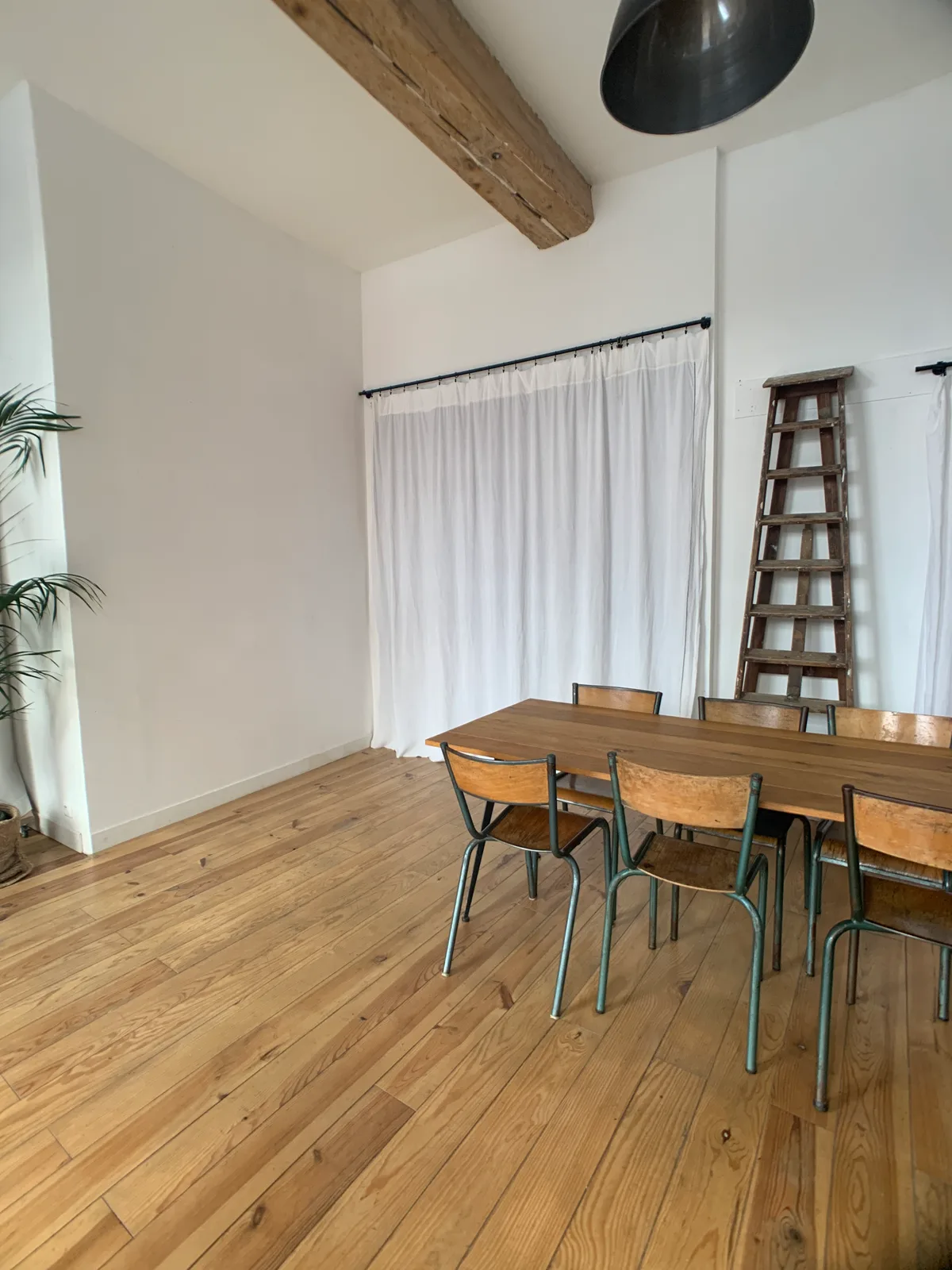 Atelier d'art canut avec vitrine sur rue, 35 sqm, pop up store in Lyon, additional interior view