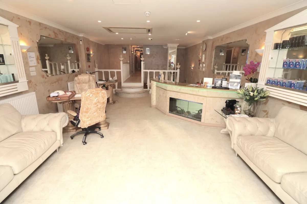 Attractive Two-Story Shop with Unique Design, 120 sqm, pop up store in Greater London, third interior view