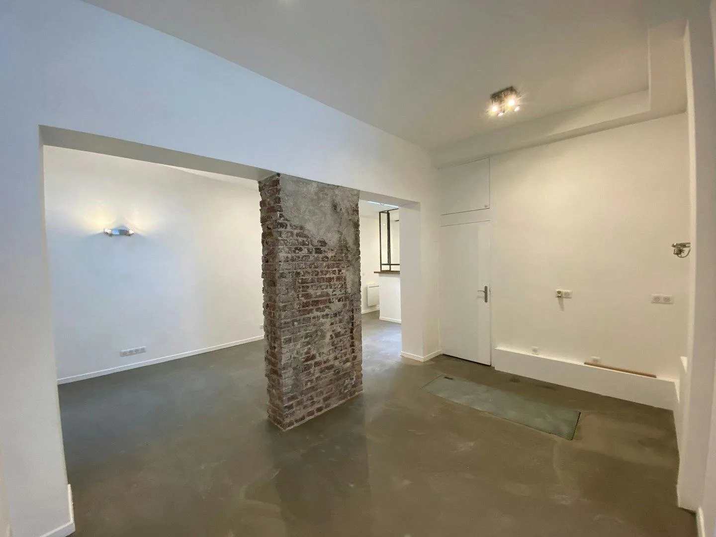 Atypical 55 sqm Loft-Style Commercial Space in Paris 18th — 2