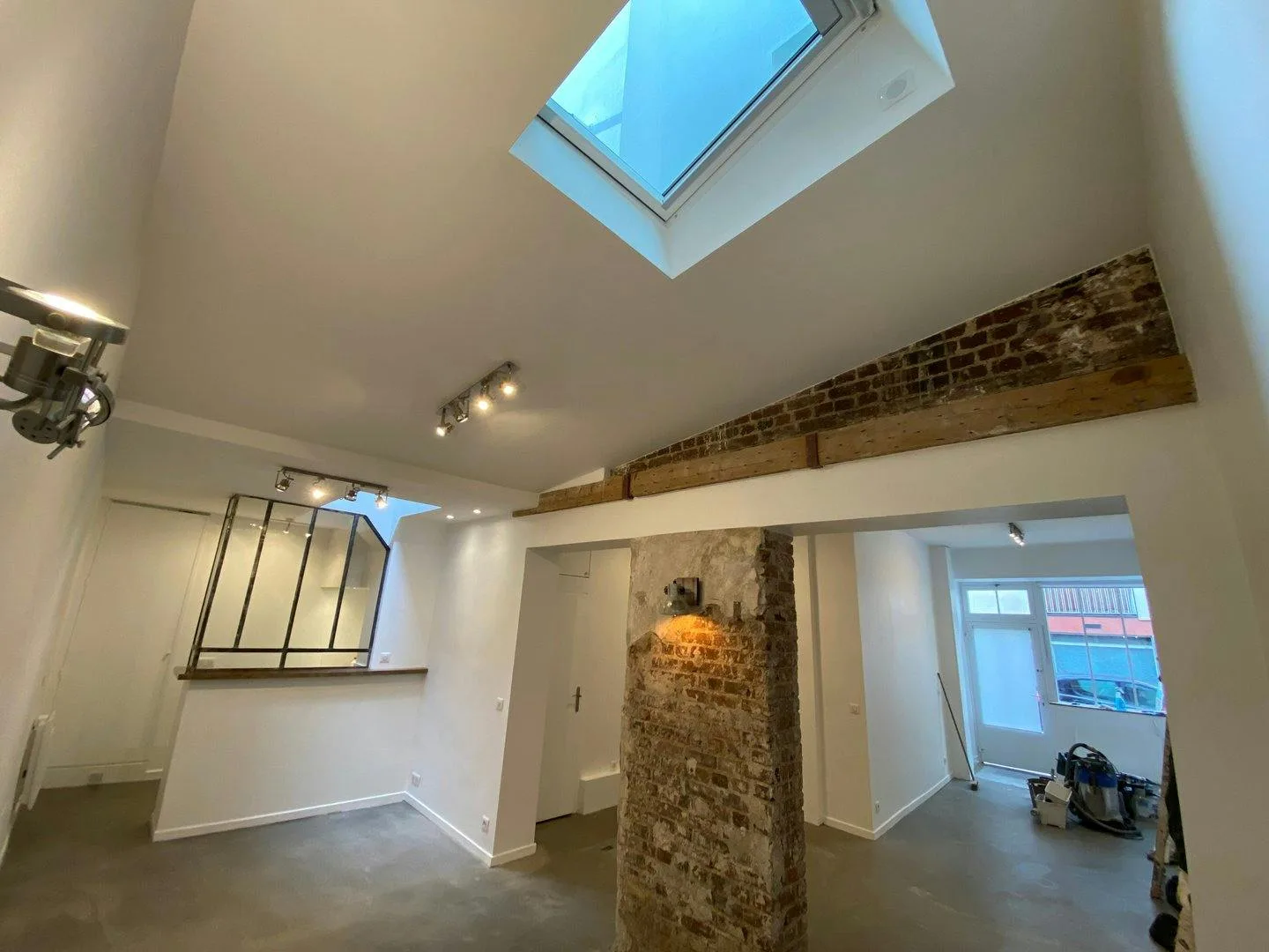 Atypical 55 sqm Loft-Style Commercial Space in Paris 18th — 5