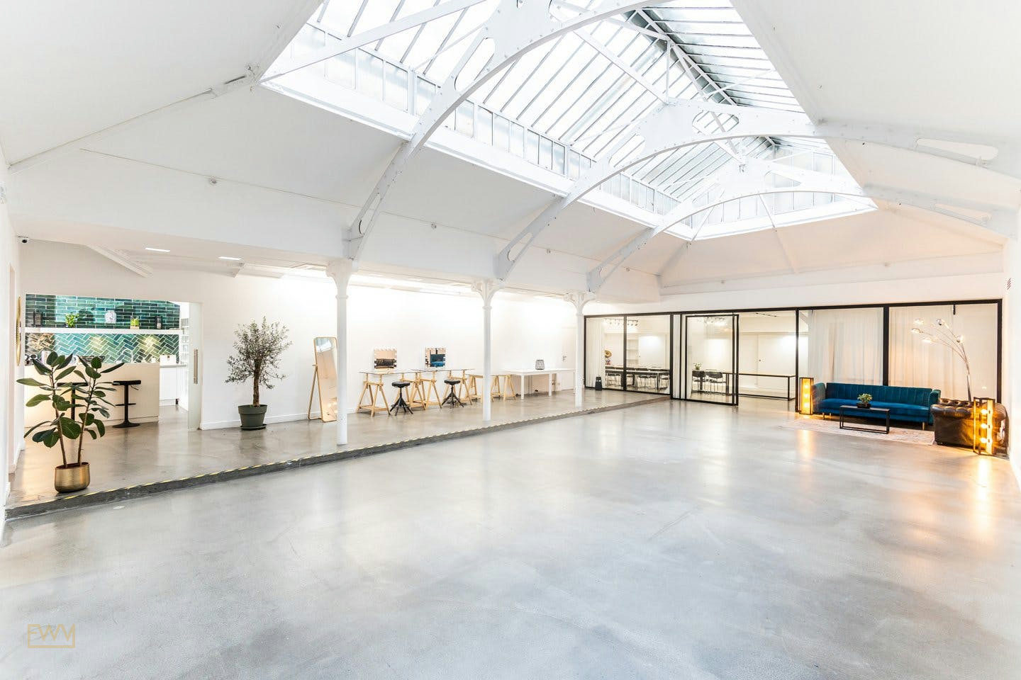 Atypical Multi-Purpose Commercial Space in Le Marais, 250 sqm, showroom presentation, pop-up rental in Paris
