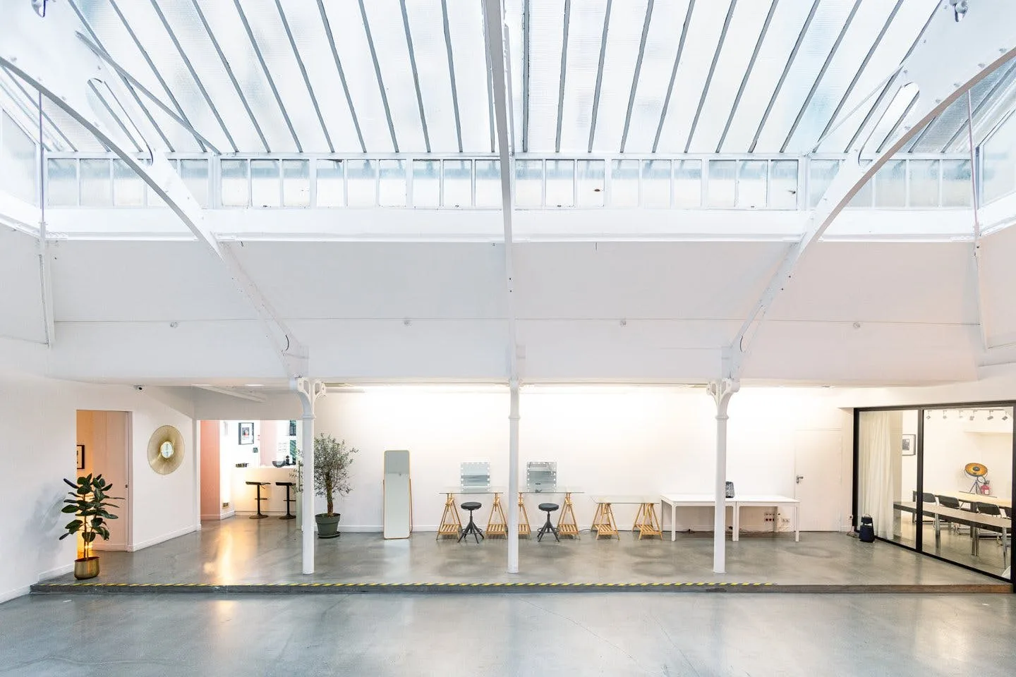Atypical Multi-Purpose Commercial Space in Le Marais — 3