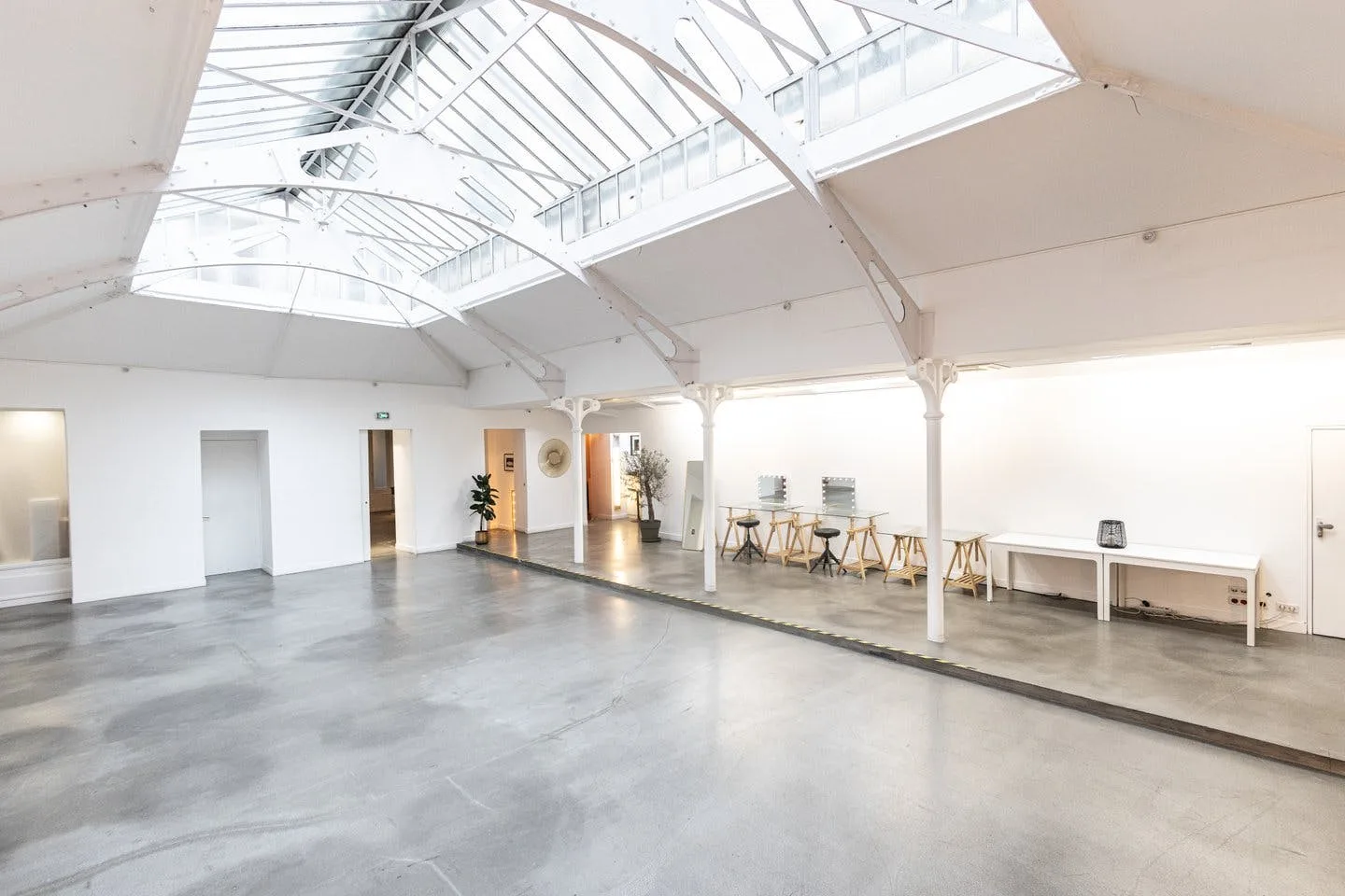Atypical Multi-Purpose Commercial Space in Le Marais — 5