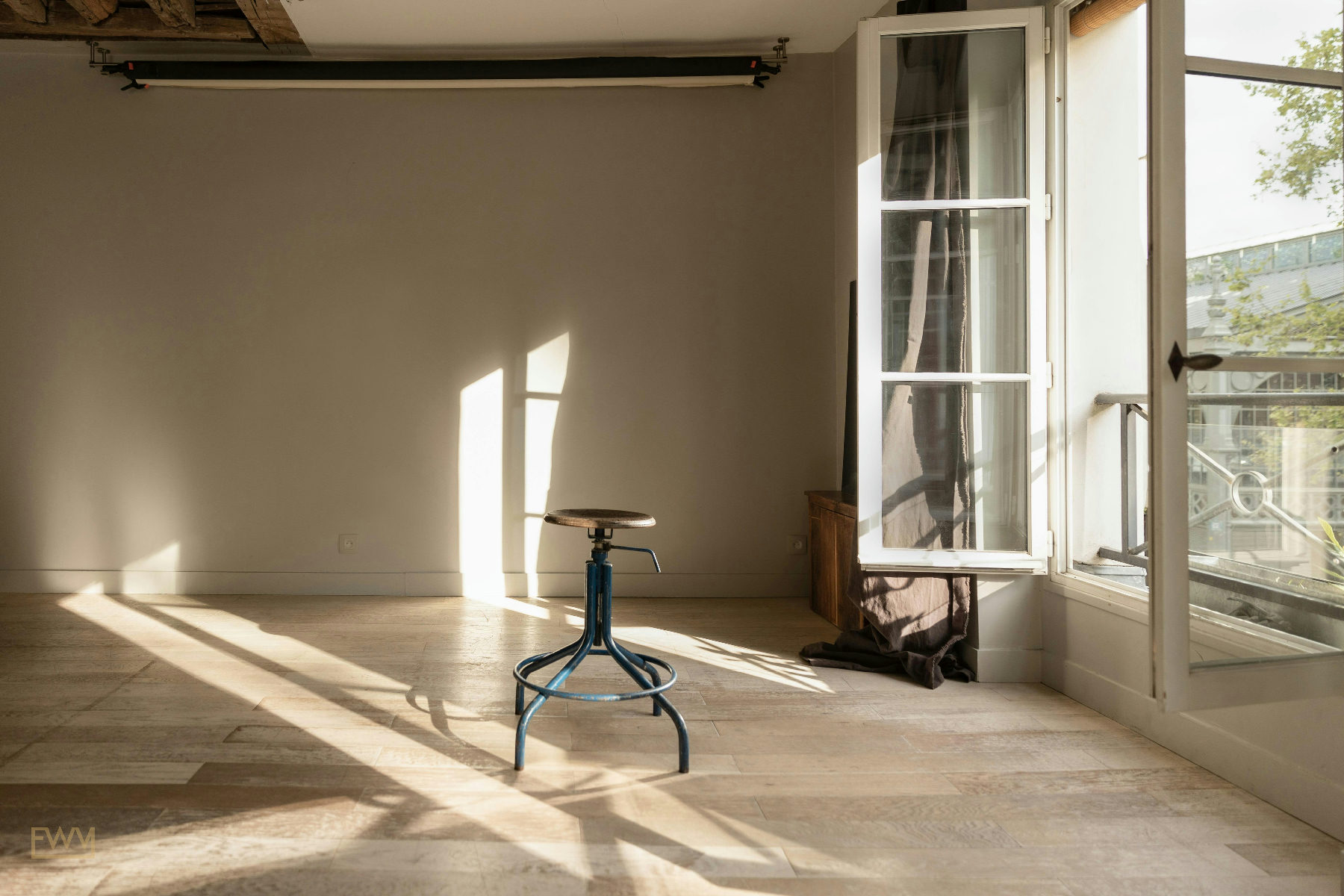 Atypical Studio Showroom and Shooting Space in Haut Marais