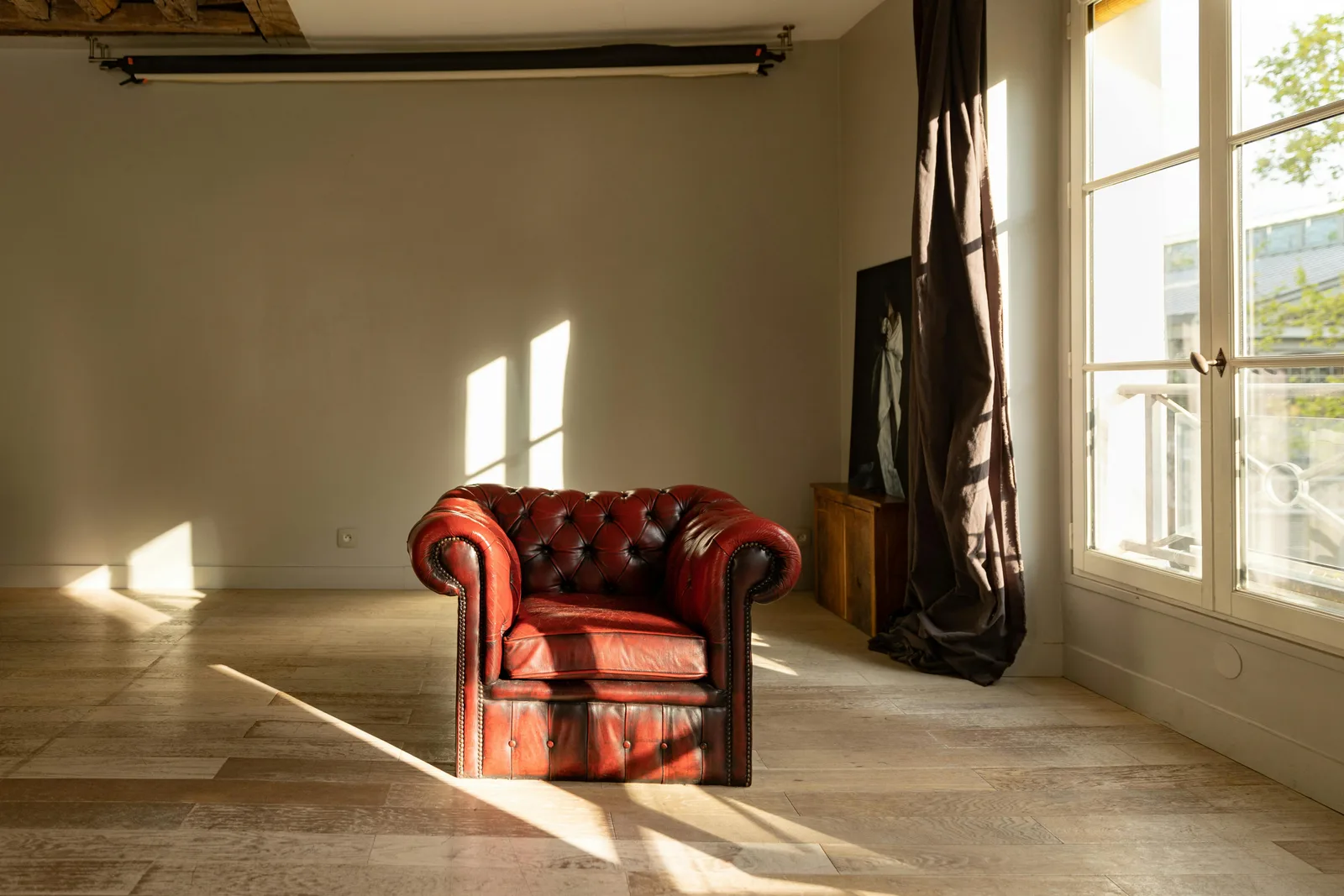 Atypical Studio Showroom and Shooting Space in Haut Marais — 3