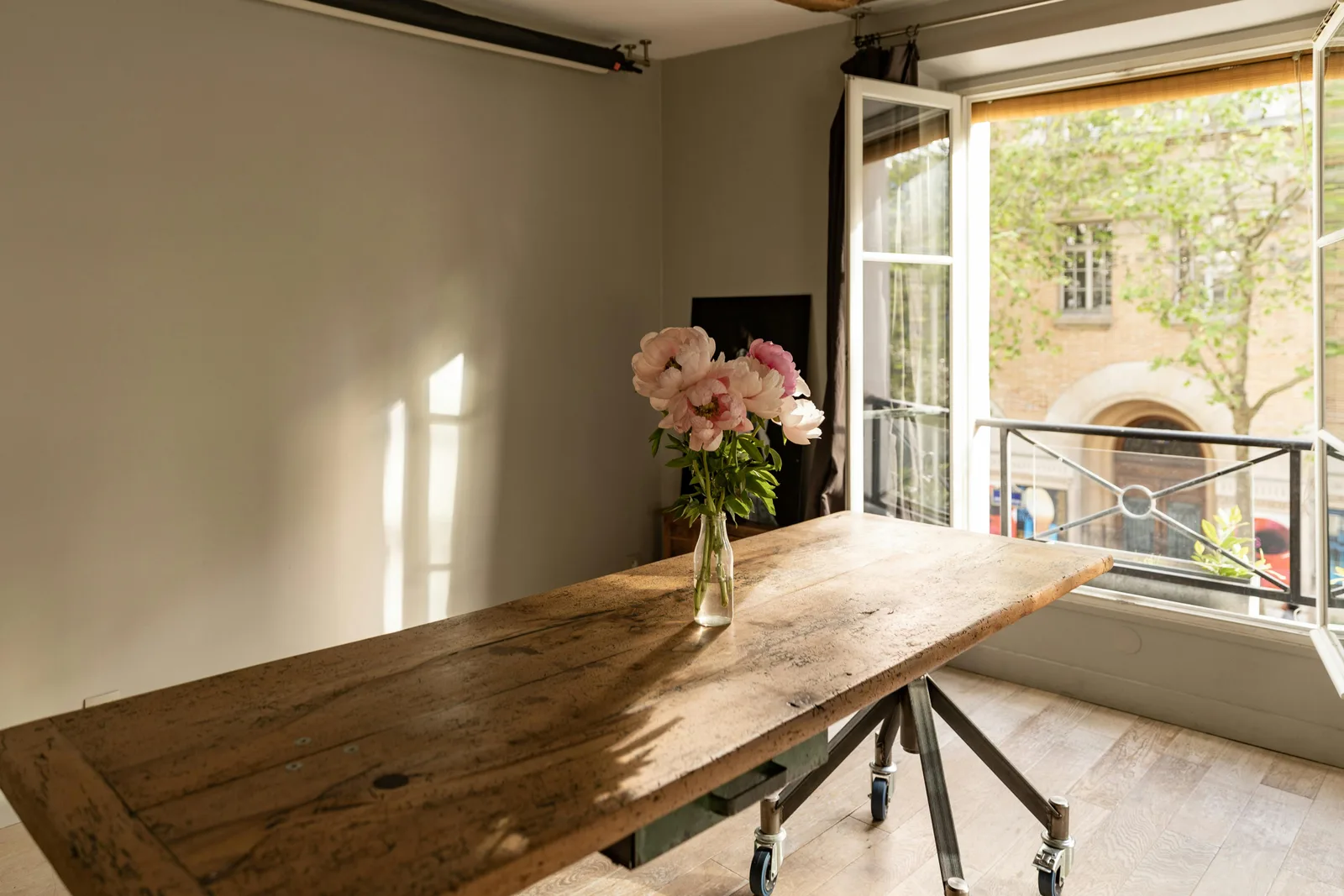 Atypical Studio Showroom and Shooting Space in Haut Marais — 5