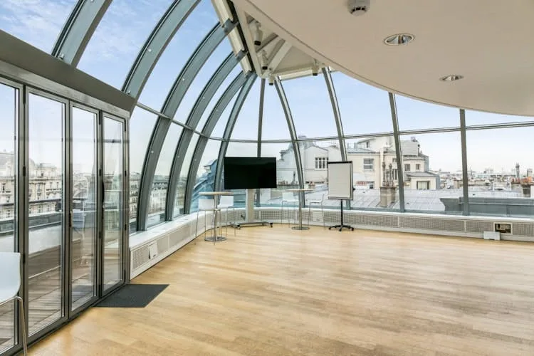Avenue des Champs-Élysées Rooftop Event Showroom — 2