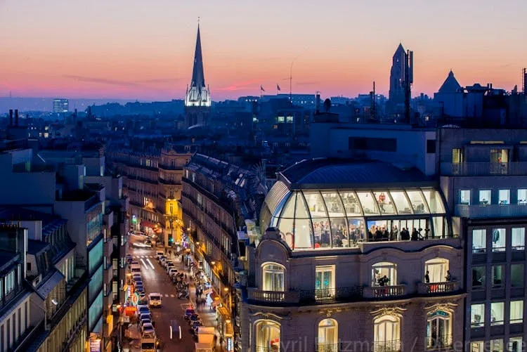 Avenue des Champs-Élysées Rooftop Event Showroom — 4