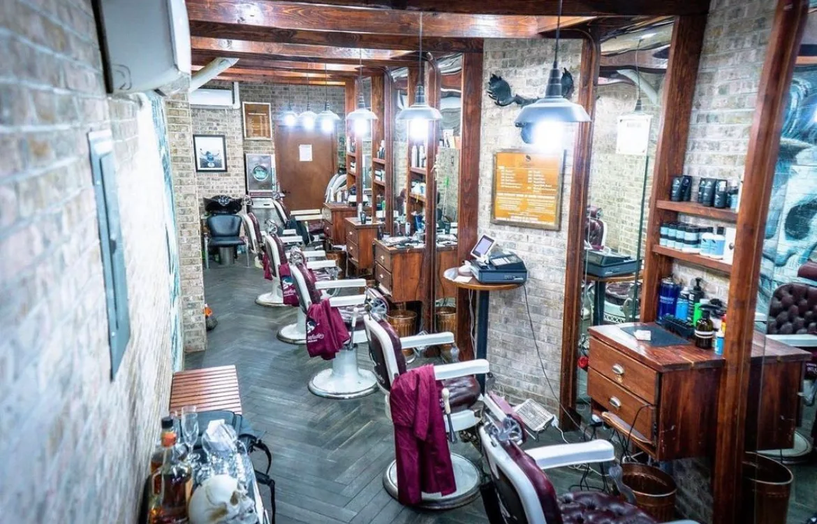 Barbershop Space with Essential Amenities in East Village, 51 sqm, pop up store in New York