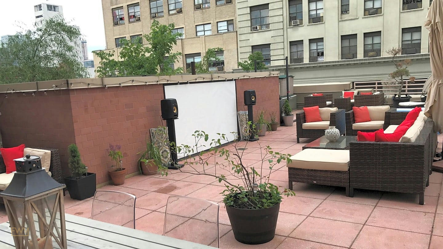 Beautiful 130 sqm Midtown Manhattan Terrace at 287 W 43rd St, showroom presentation, pop-up rental in New York