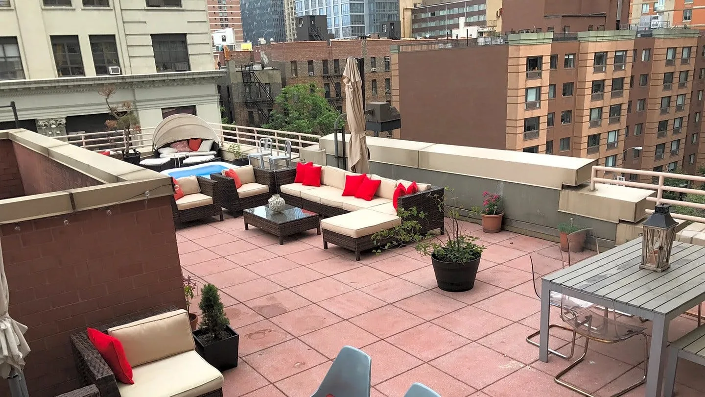 Beautiful 130 sqm Midtown Manhattan Terrace at 287 W 43rd St — 2