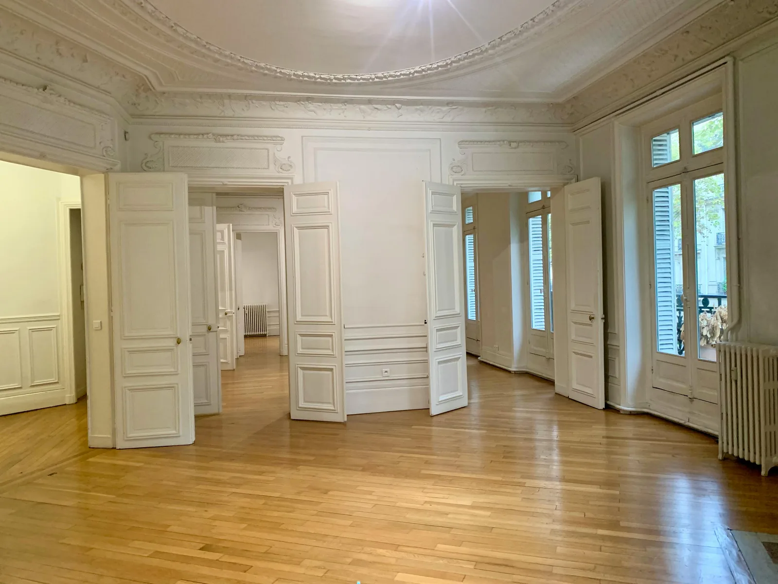 Beautiful Showroom in Saint-Germain — 3