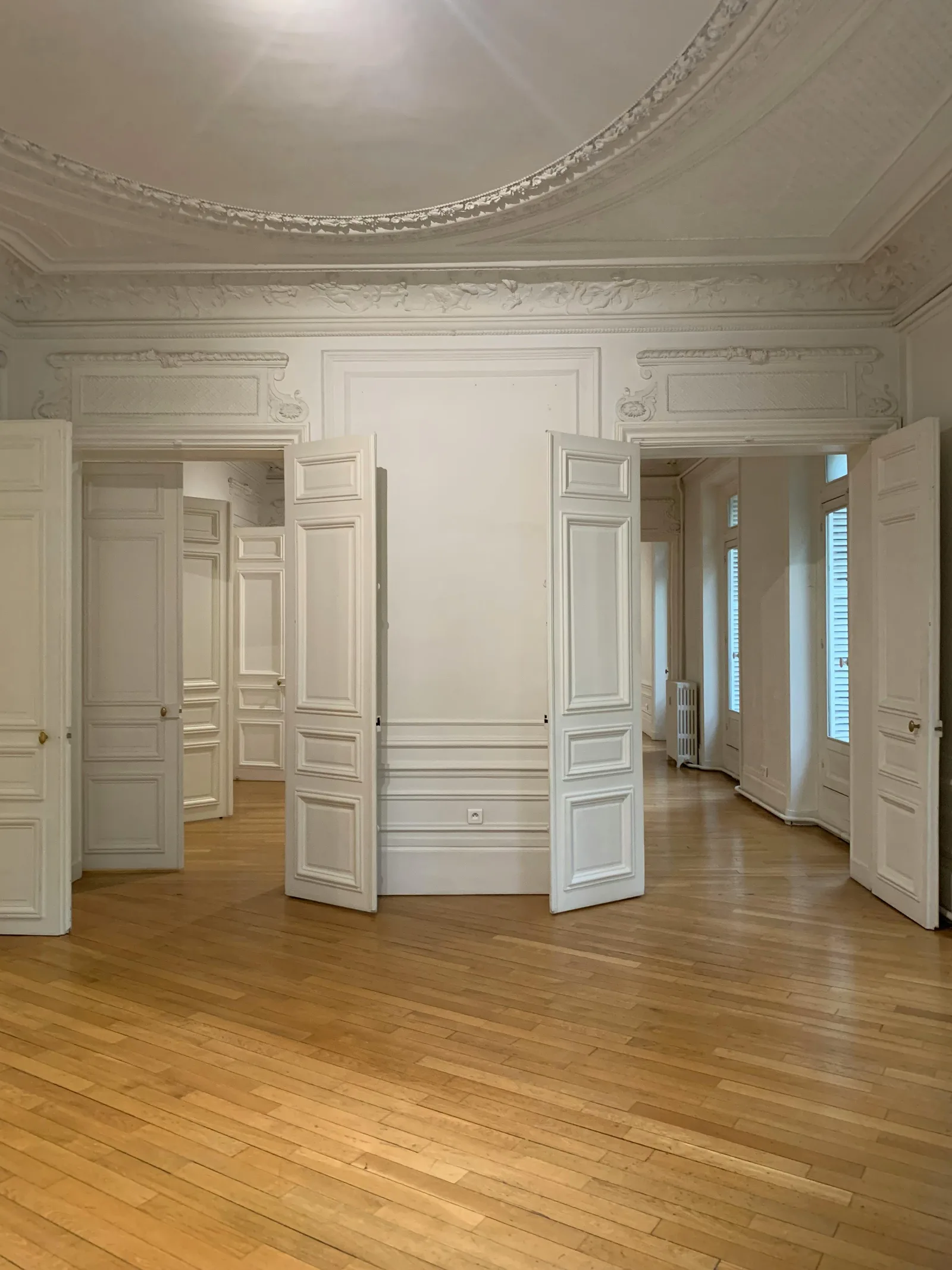 Beautiful Showroom in Saint-Germain — 4