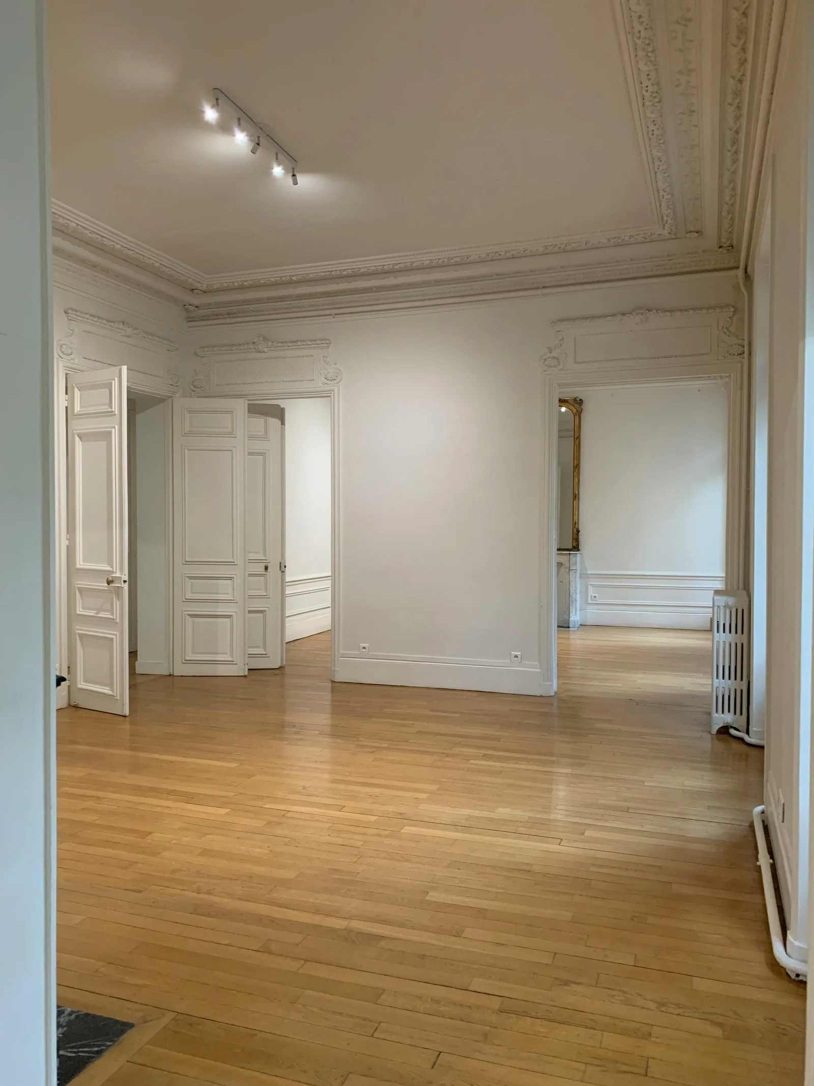 Beautiful Showroom in Saint-Germain — 5