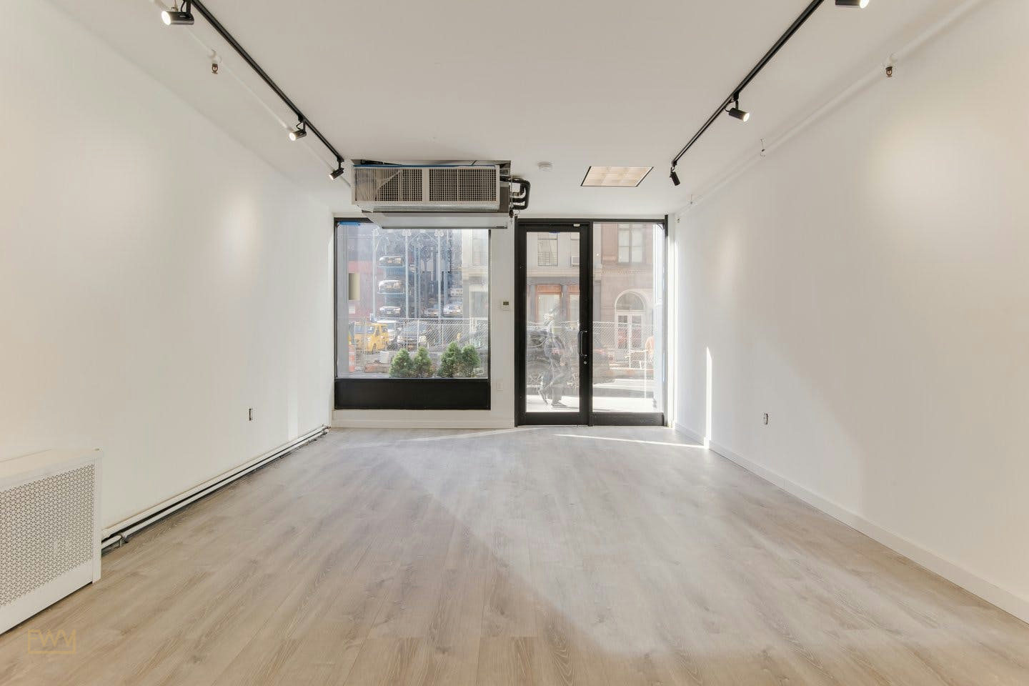 Beautiful White Box in Tribeca, 65 sqm, showroom presentation, pop-up rental in New York