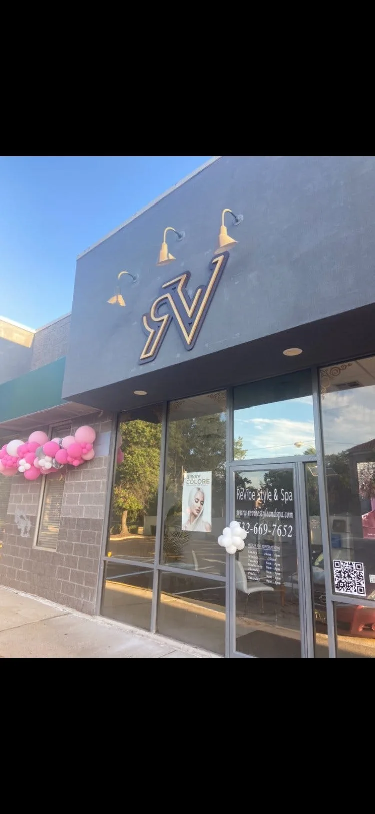 Beauty Service and Retail Space in Woodbridge Township
