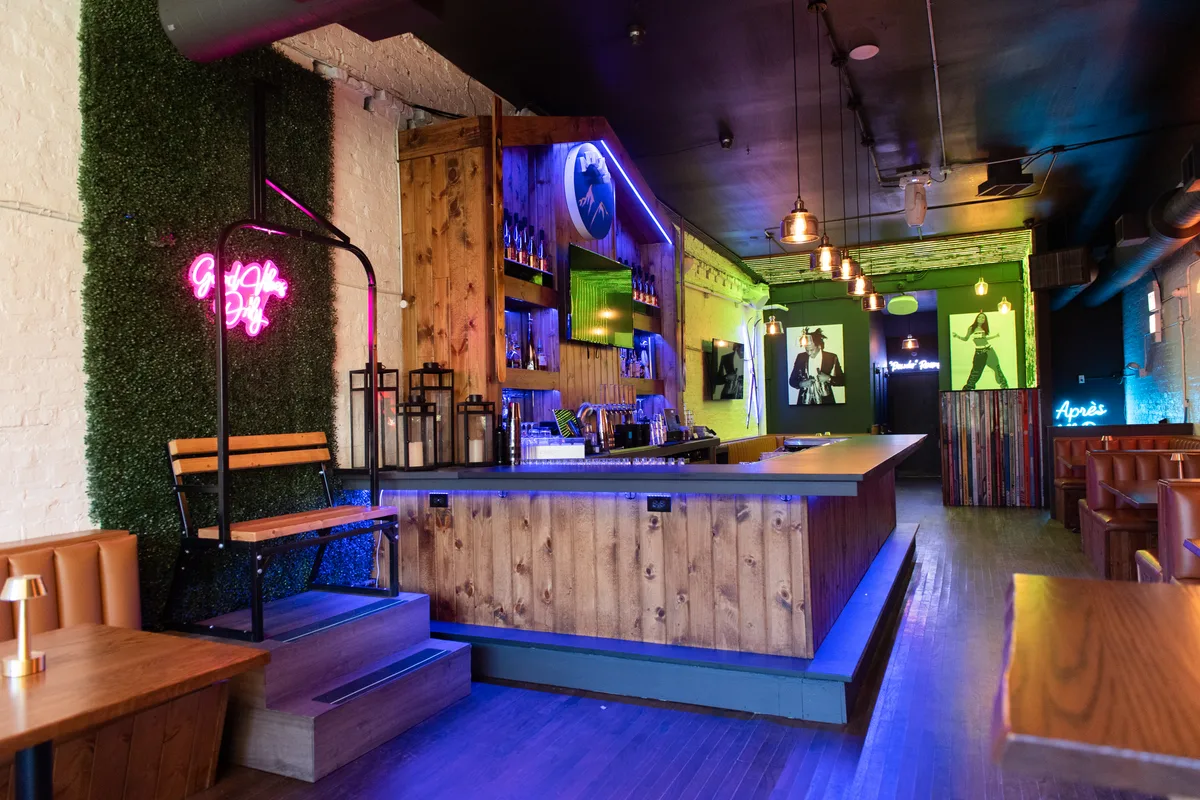 Bi-Level Tavern with Full Kitchen in River North, 277 sqm, private event, pop-up rental in Chicago, interior view