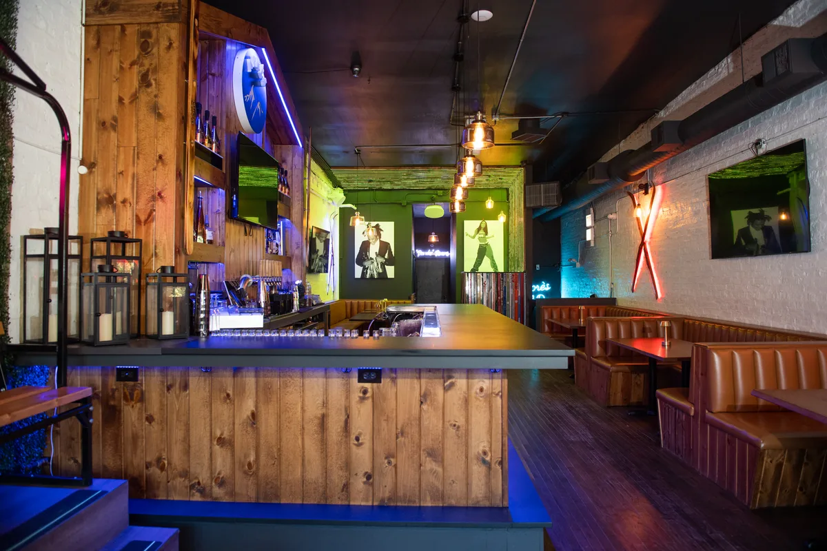 Bi-Level Tavern with Full Kitchen in River North, 277 sqm, private event, pop-up rental in Chicago, second interior view