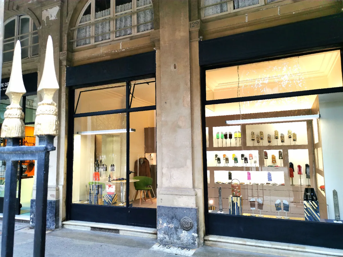 Boutique à louer au Jardin du Palais Royal