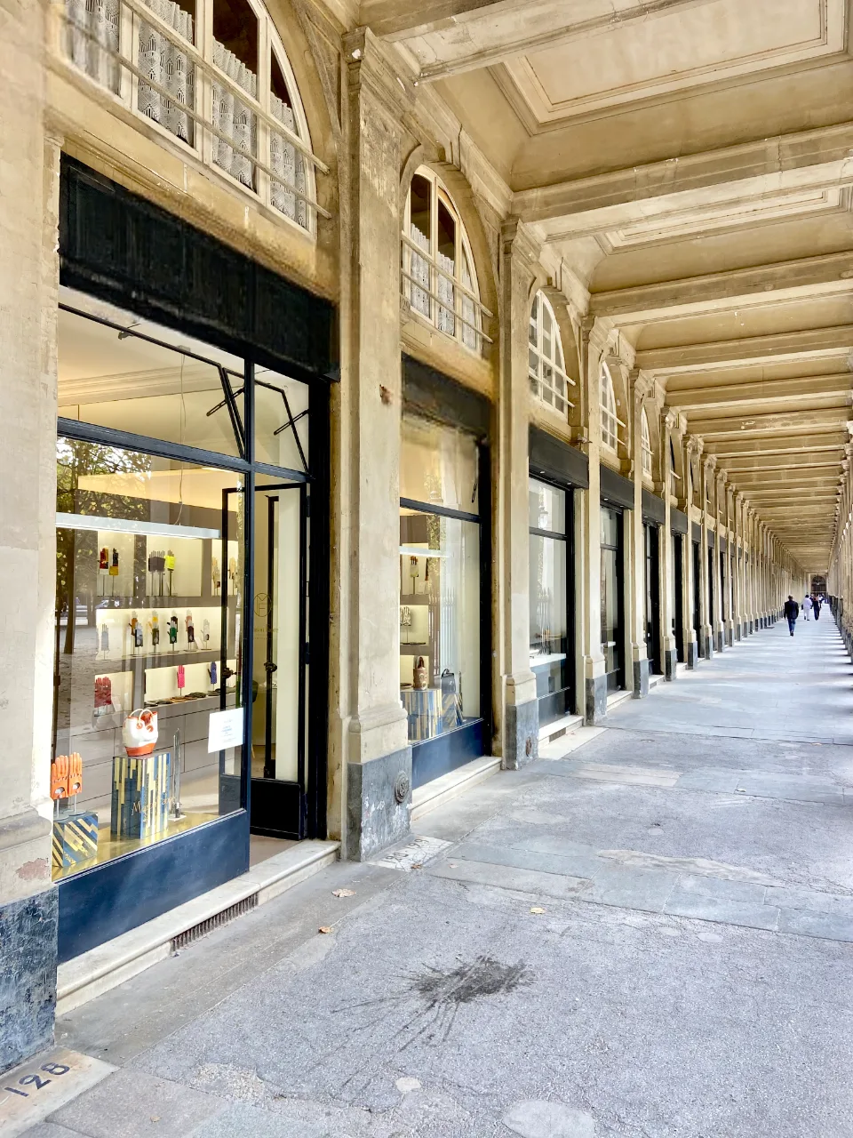 Boutique à louer au Jardin du Palais Royal, 20 sqm, pop up store in Paris, second interior view