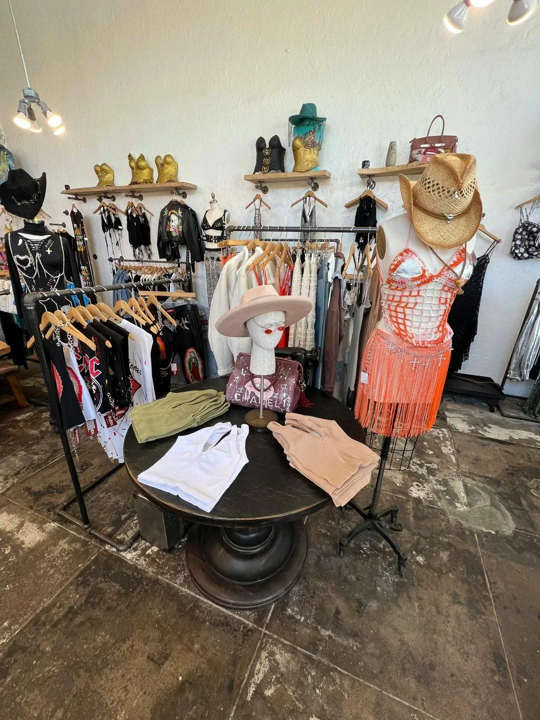 Boutique and Creative Retail Showroom on Melrose Avenue — 5