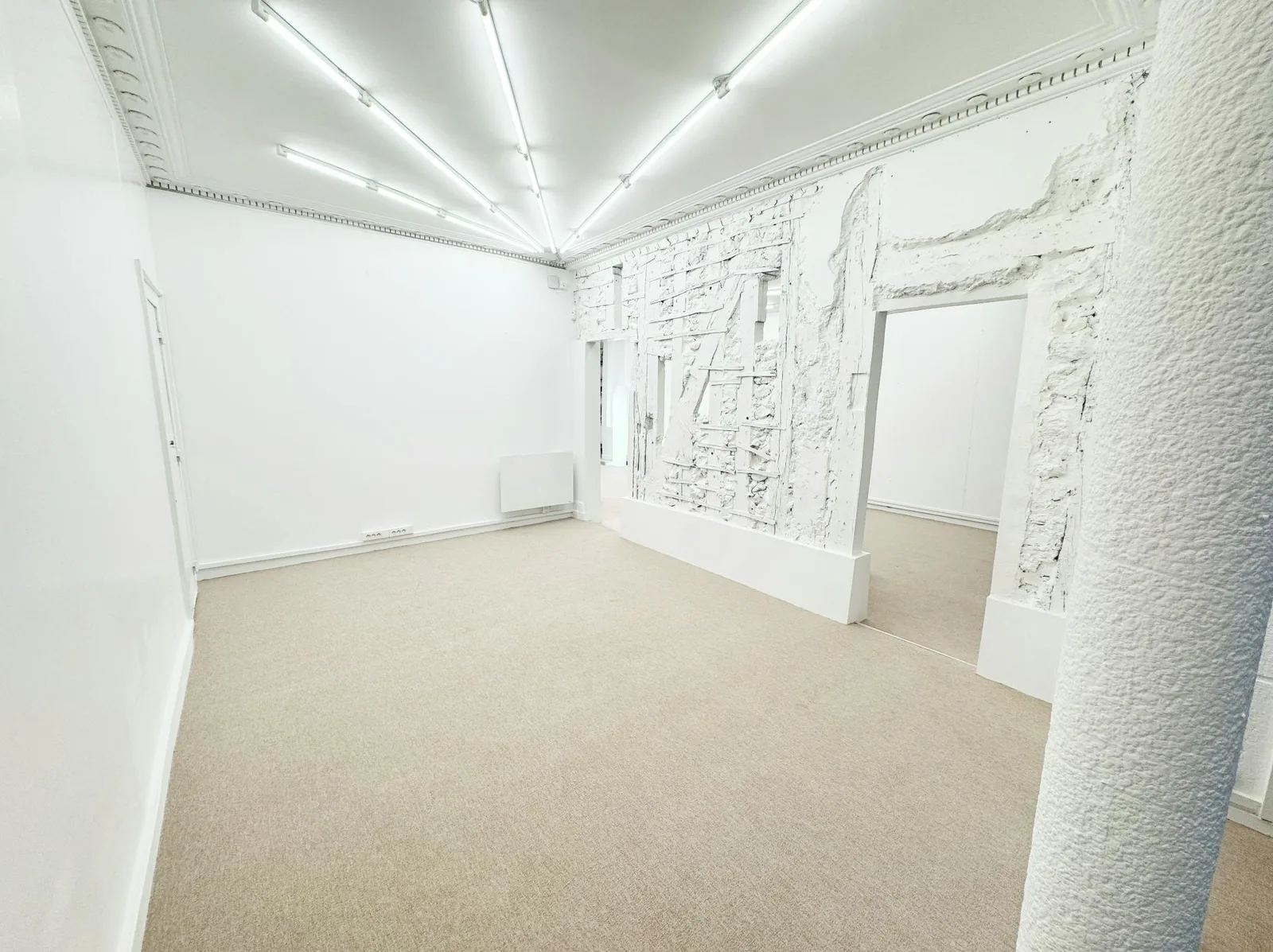 Boutique and Gallery Space in the 10th Arrondissement — 4