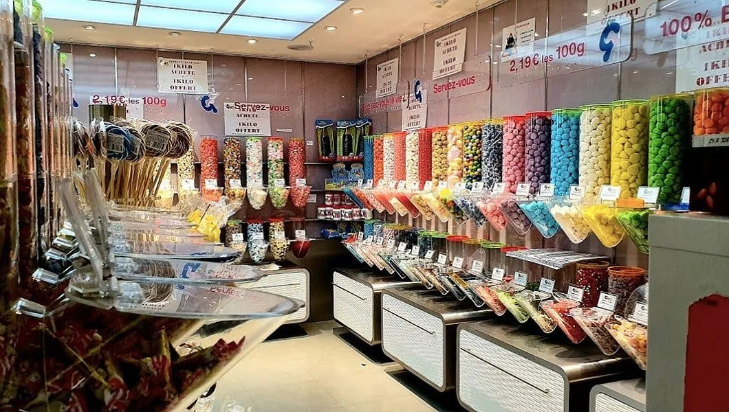 Boutique and Pop-Up Store on Avenue des Champs-Elysees — 3