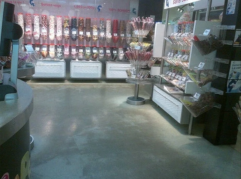 Boutique and Pop-Up Store on Avenue des Champs-Elysees — 4