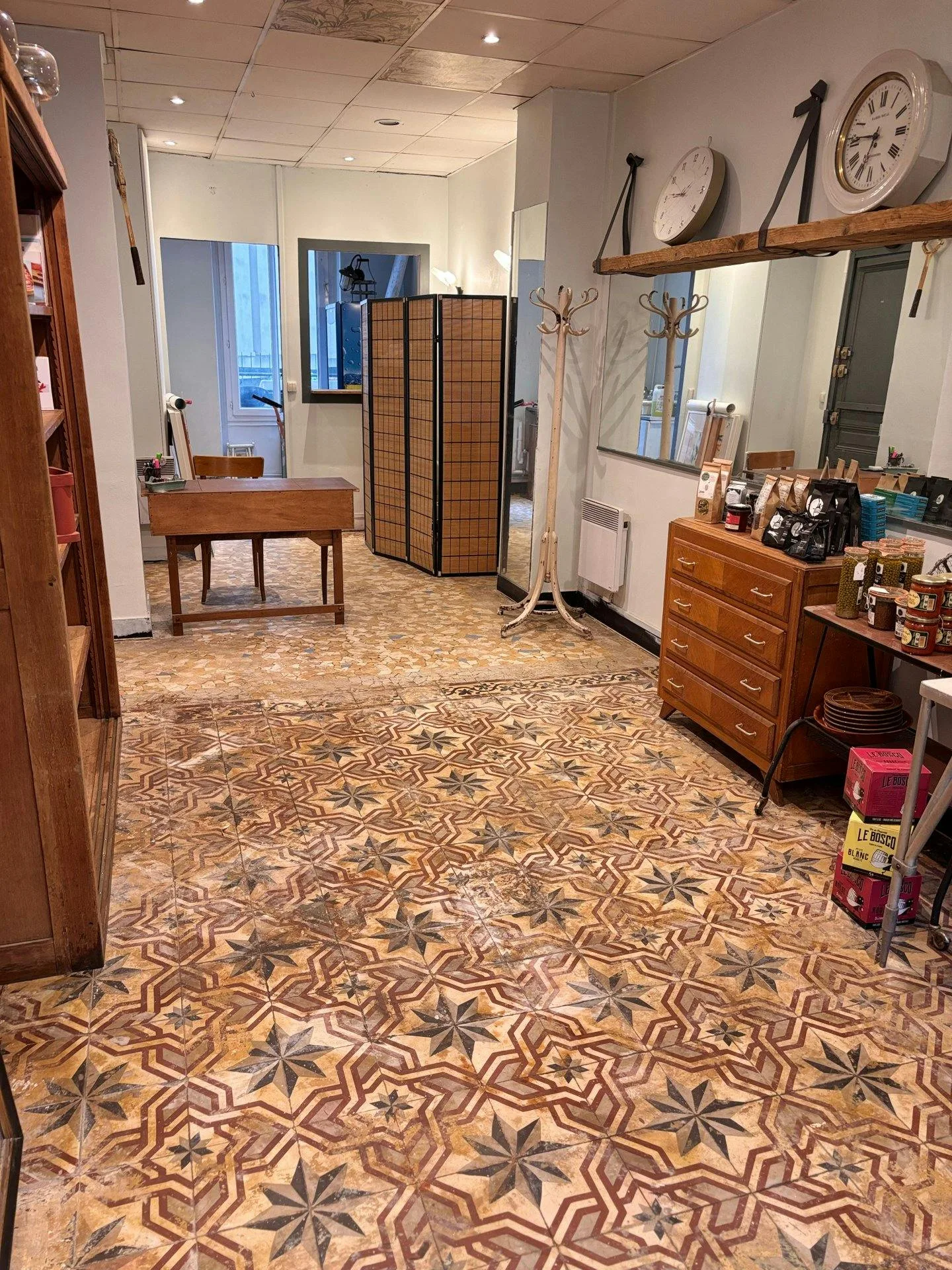 Boutique and Pop-up Store on Rue Sorbier, Paris — 3