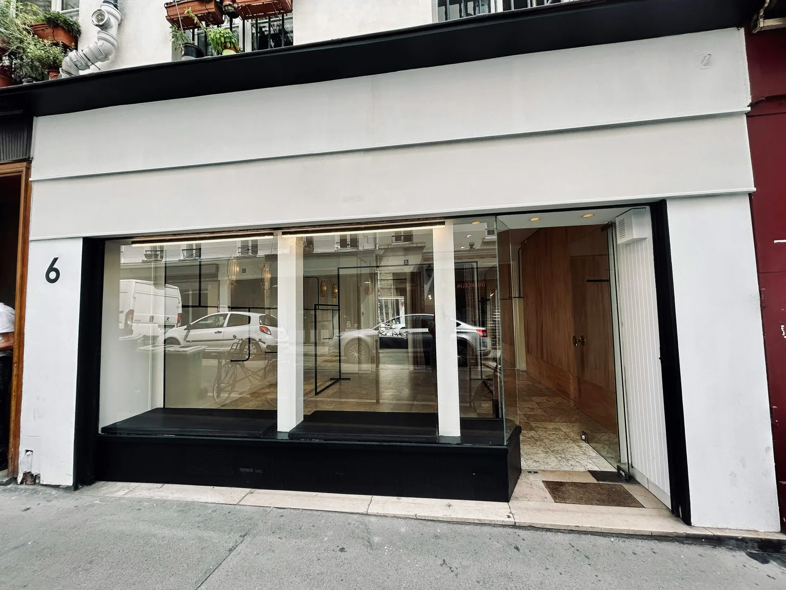 Boutique and Showroom in Haut Marais, Paris 3