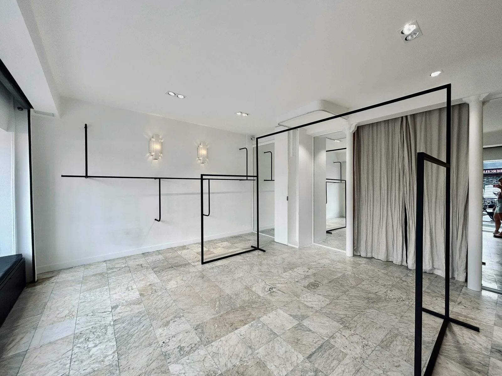 Boutique and Showroom in Haut Marais, Paris 3 — 2