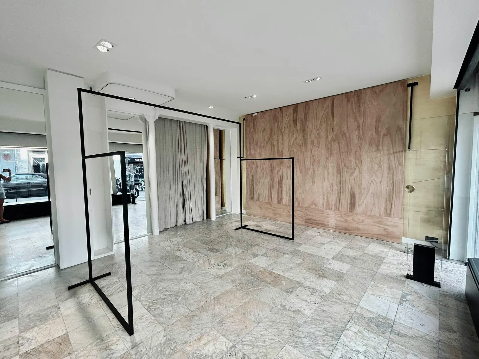 Boutique and Showroom in Haut Marais, Paris 3 — 3