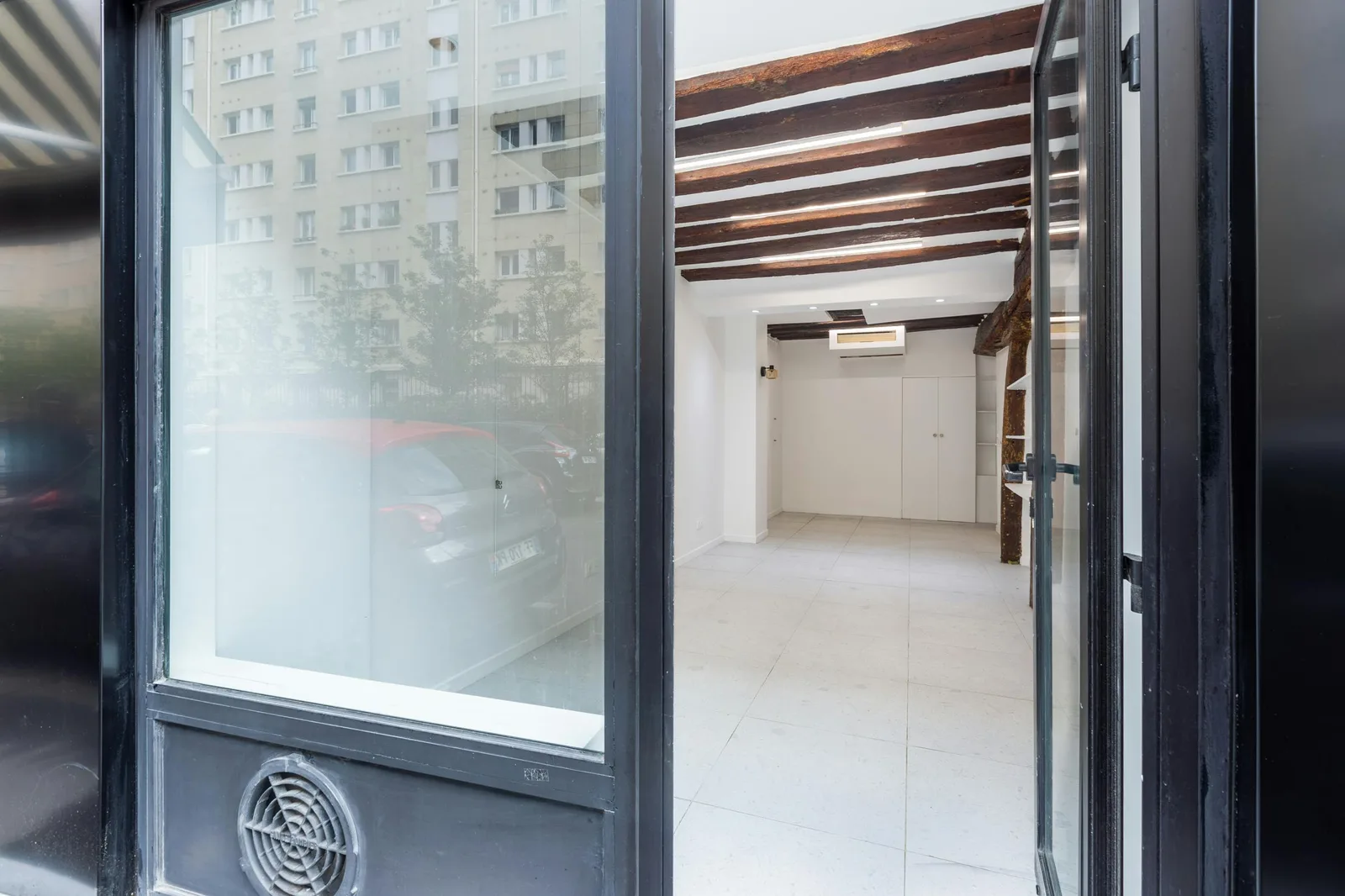 Boutique and Showroom Space in Saint-Germain-des-Prés — 3
