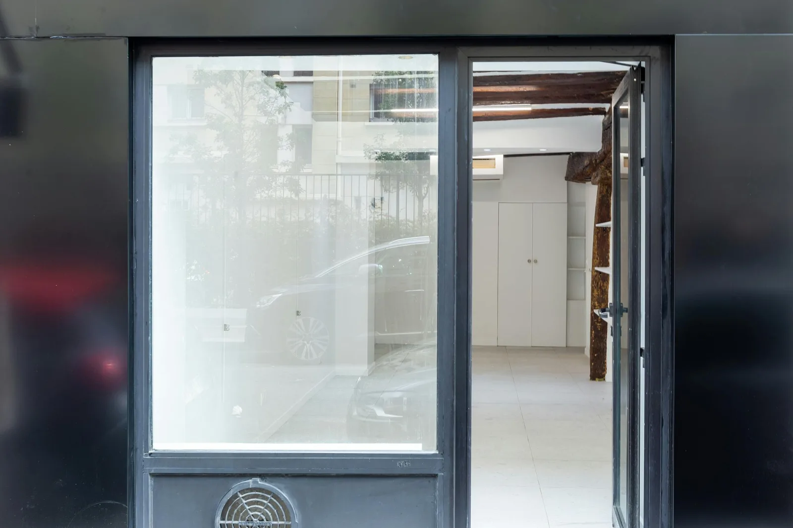 Boutique and Showroom Space in Saint-Germain-des-Prés — 4