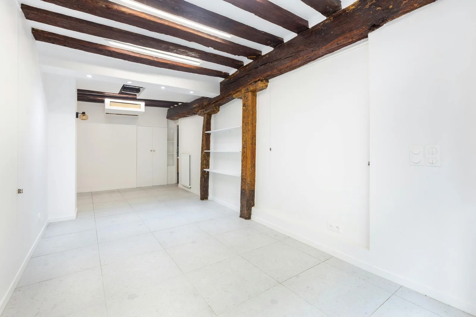 Boutique and Showroom Space in Saint-Germain-des-Prés — 5
