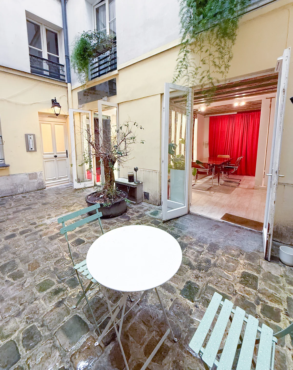 Boutique/Atelier dans le Marais, pop up store in Paris, second interior view