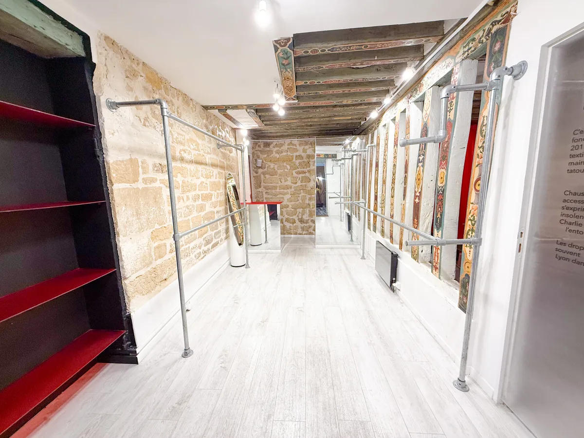 Boutique/Atelier dans le Marais, pop up store in Paris, additional interior view