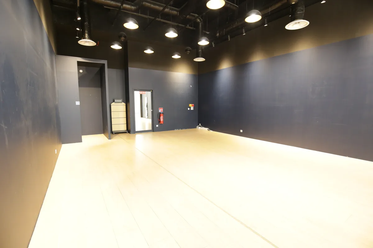 Boutique de 81 m² au Centre Commercial Les 3 Fontaines, pop up store in Cergy, interior view