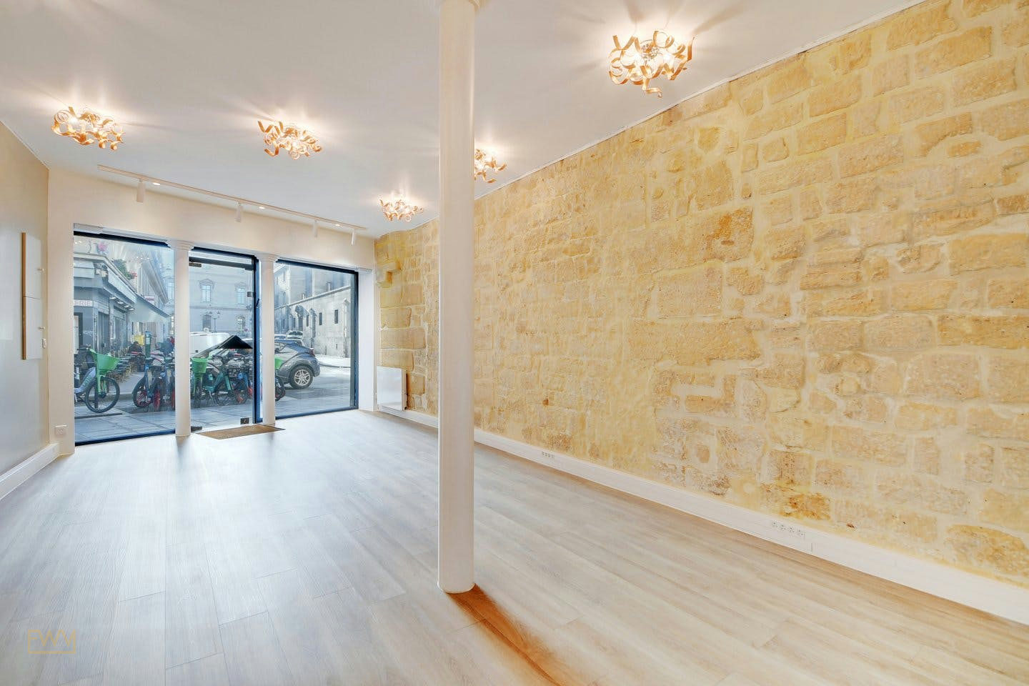 Boutique for Rent on Rue Saint-Honoré, Paris, 35 sqm, pop up store