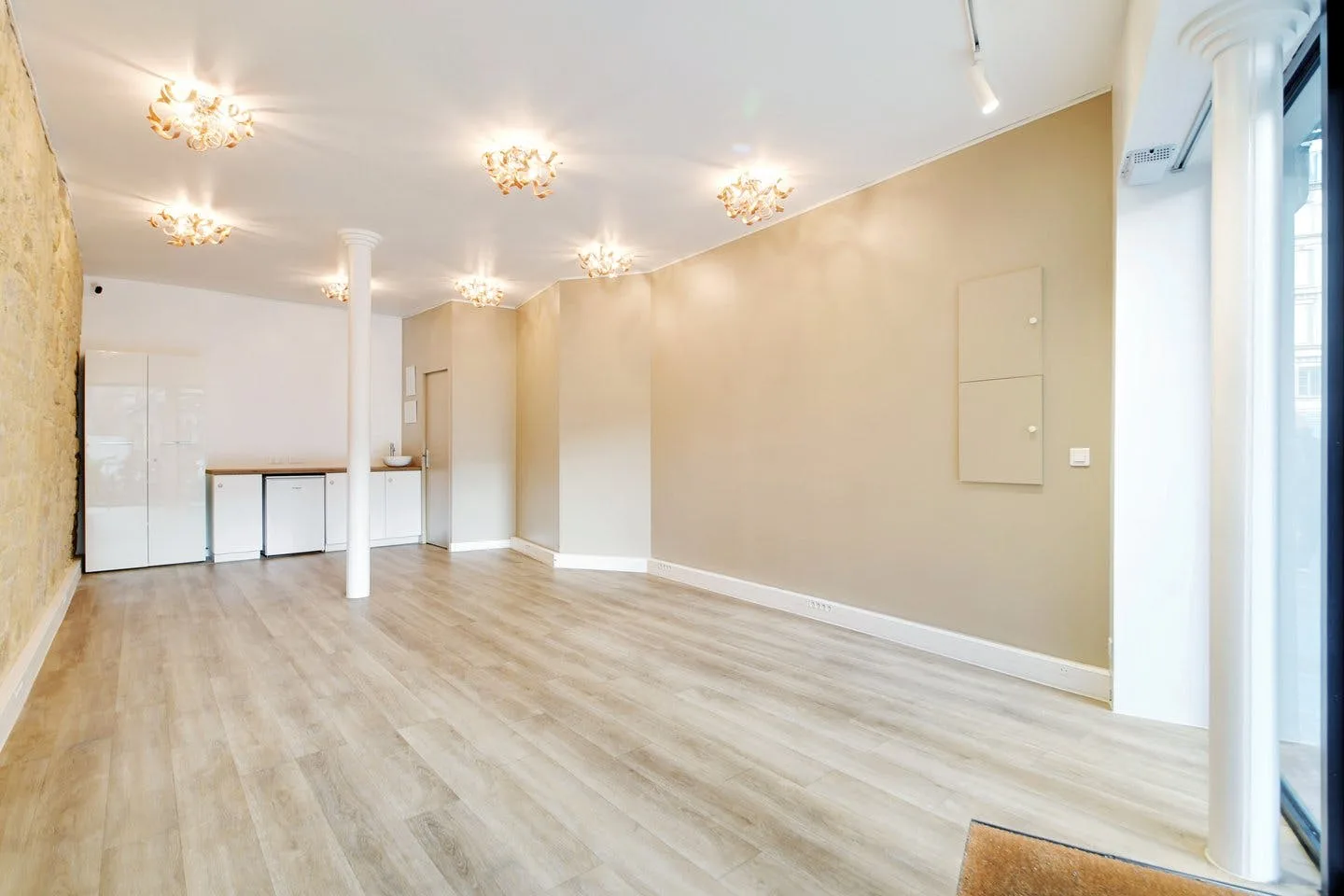 Boutique for Rent on Rue Saint-Honoré, Paris — 2