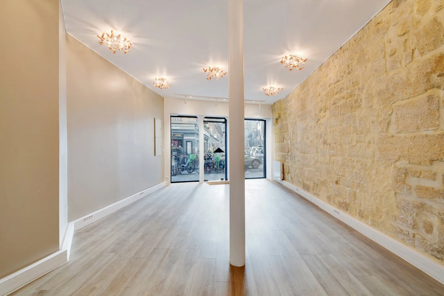 Boutique for Rent on Rue Saint-Honoré, Paris — 3