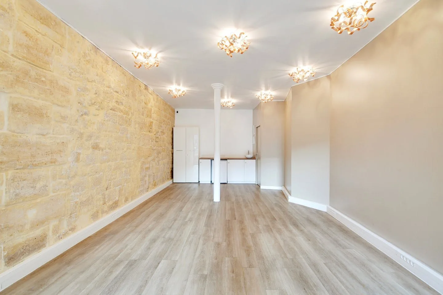 Boutique for Rent on Rue Saint-Honoré, Paris — 5