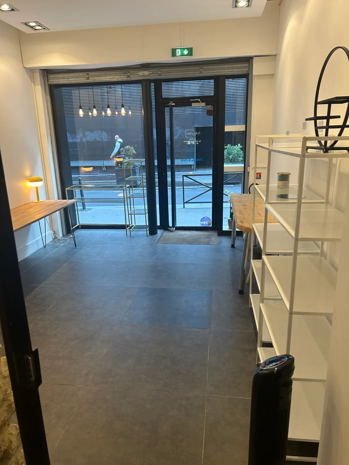 Boutique Gallery Near Trocadéro, 45 sqm, pop up store in Paris