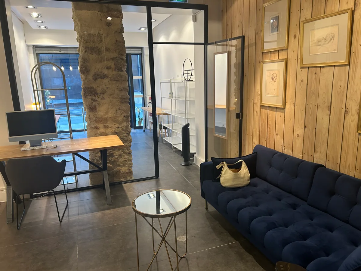 Boutique Gallery Near Trocadéro, 45 sqm, pop up store in Paris, interior view