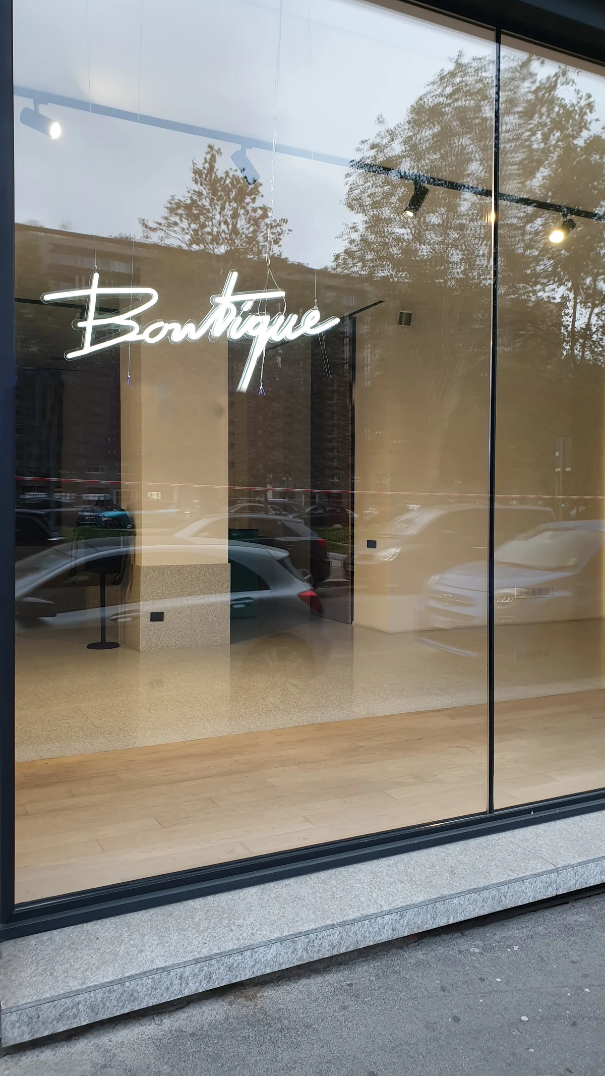 Boutique Inspired by 1950s Milanese Elegance, 200 sqm, pop up store in Milano, interior view