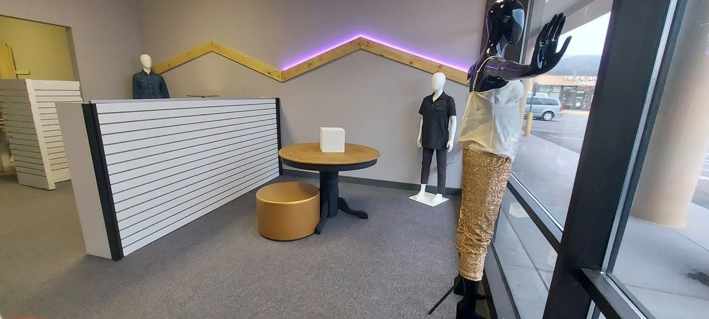 Boutique Marketplace Booth Rentals in Coon Rapids