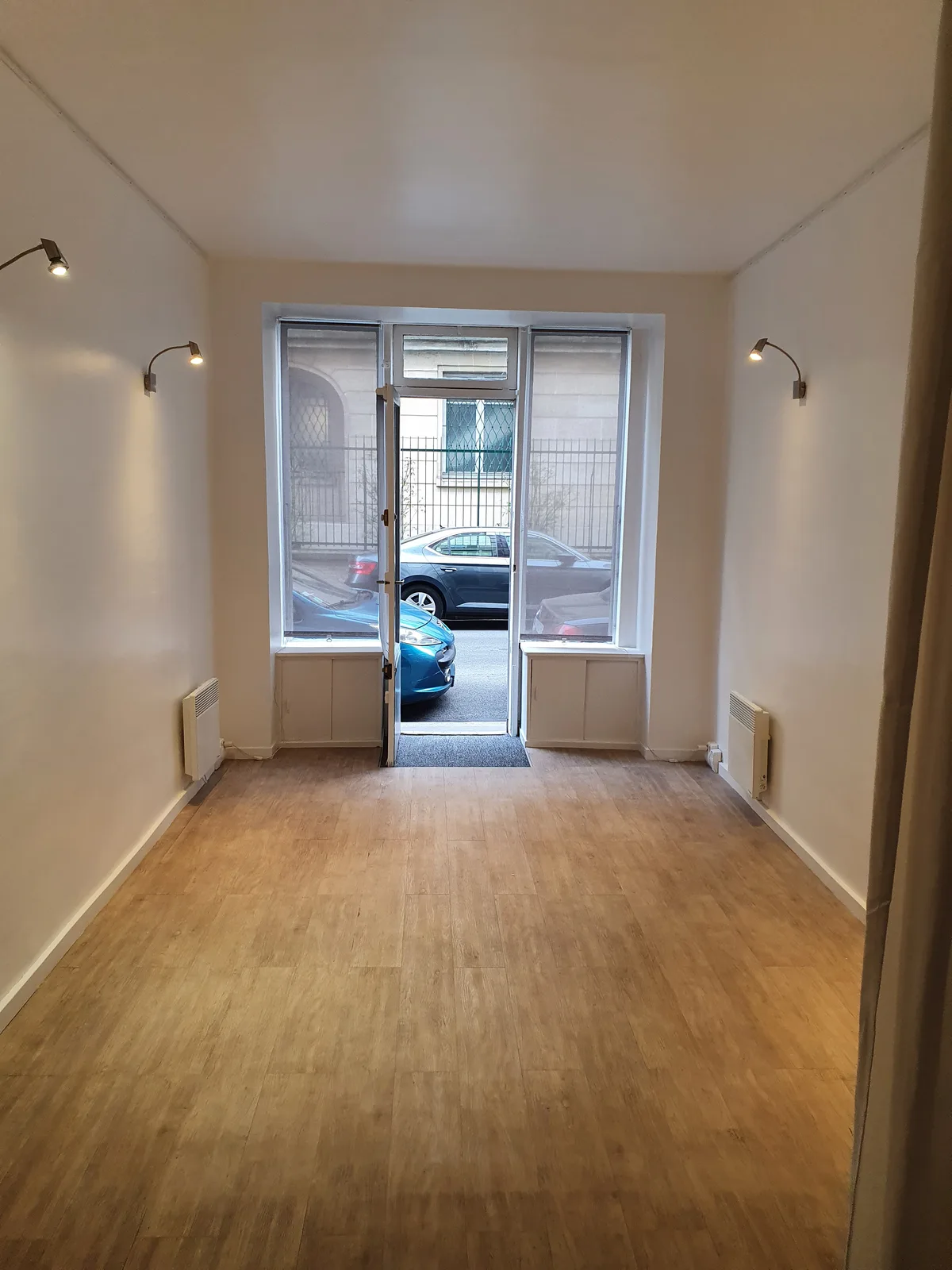 Boutique rénovée de 22 m² dans le 7ème arrondissement, showroom presentation, pop-up rental in Paris