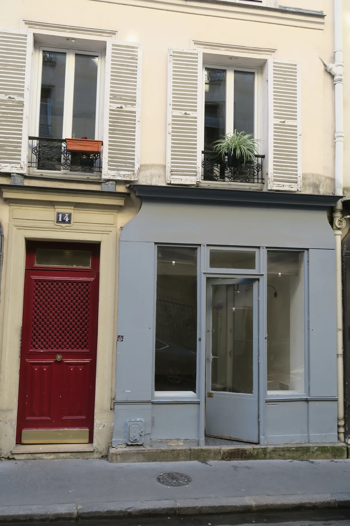 Boutique rénovée de 22 m² dans le 7ème arrondissement, showroom presentation, pop-up rental in Paris, interior view