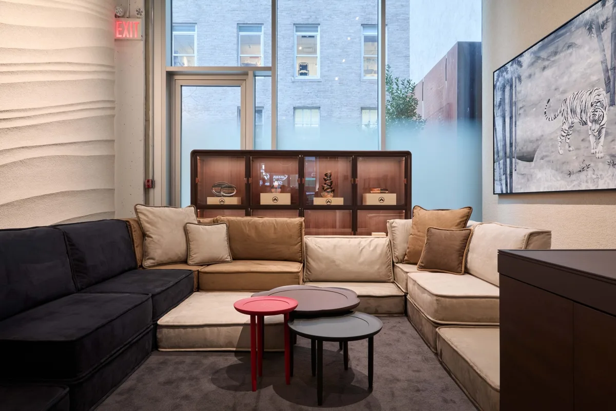 Boutique Retail Space on Madison Avenue, 80 sqm, pop up store in New York, second interior view