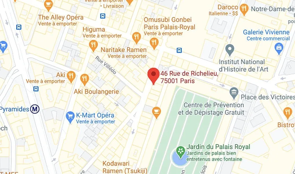 Boutique Shop on Rue de Richelieu near Palais Royal — 2